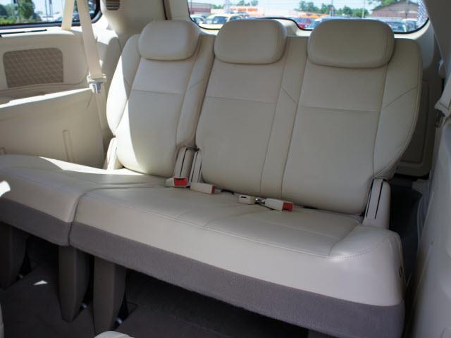 Chrysler Town and Country SLT 25 MiniVan