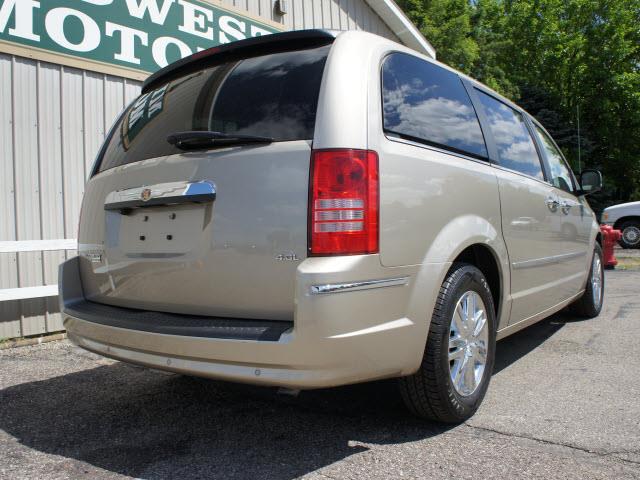 Chrysler Town and Country 2008 photo 10