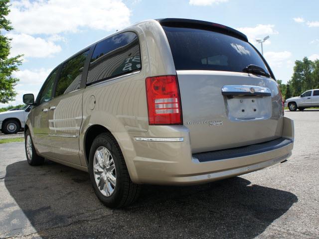 Chrysler Town and Country 2008 photo 12