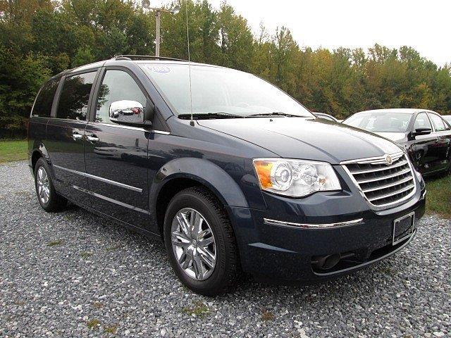 Chrysler Town and Country SLT 25 MiniVan
