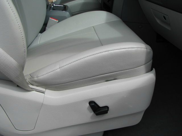 Chrysler Town and Country 2008 photo 3