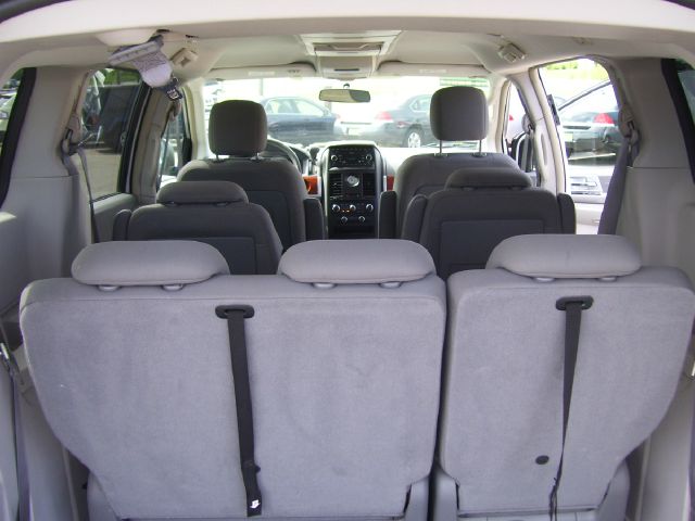 Chrysler Town and Country 2008 photo 2