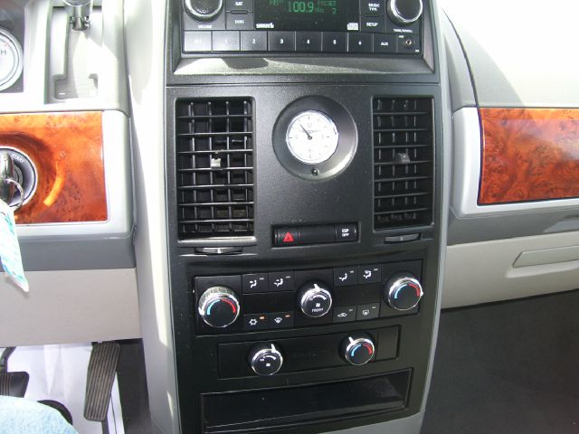 Chrysler Town and Country 2008 photo 5