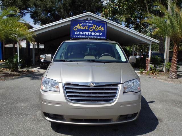 Chrysler Town and Country 2008 photo 1