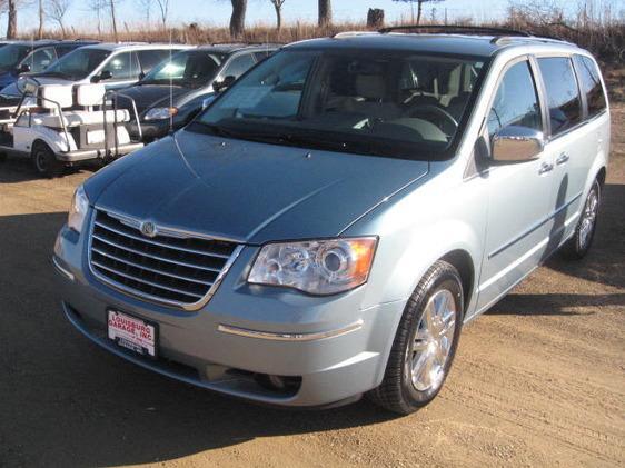 Chrysler Town and Country 2008 photo 3