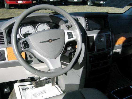 Chrysler Town and Country 2008 photo 4