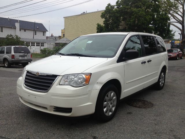 Chrysler Town and Country 2008 photo 2