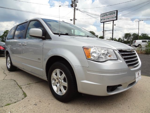 Chrysler Town and Country 2008 photo 1