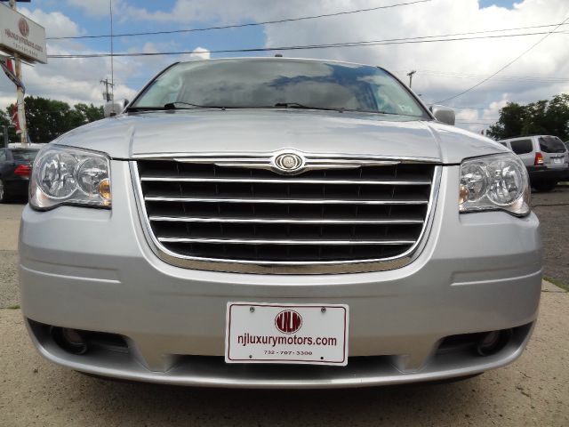 Chrysler Town and Country 2008 photo 2