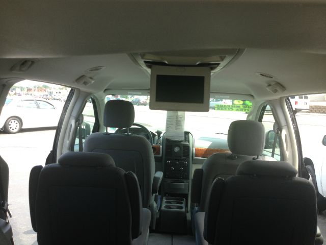 Chrysler Town and Country 3.5 MiniVan