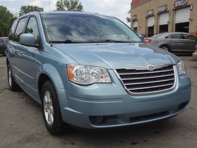 Chrysler Town and Country 2008 photo 2