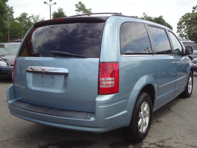 Chrysler Town and Country 2008 photo 3