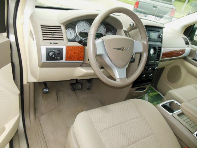 Chrysler Town and Country 2008 photo 12