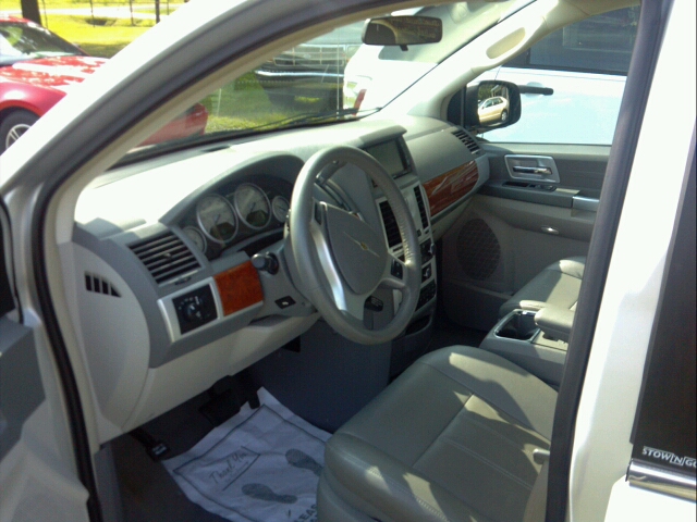 Chrysler Town and Country 2008 photo 1