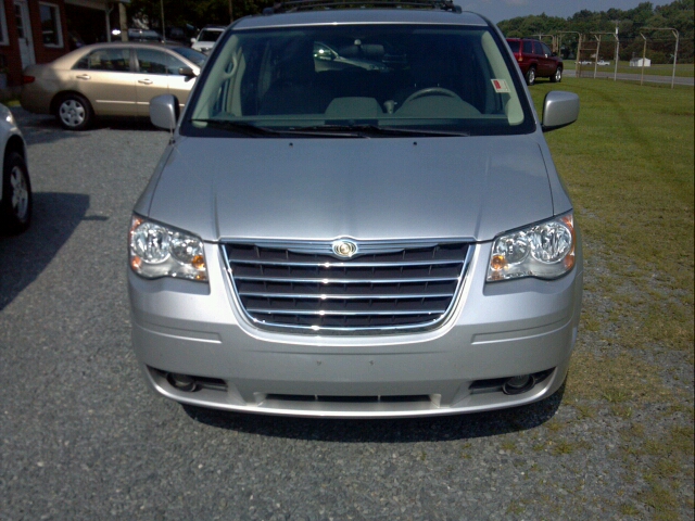 Chrysler Town and Country 2008 photo 2