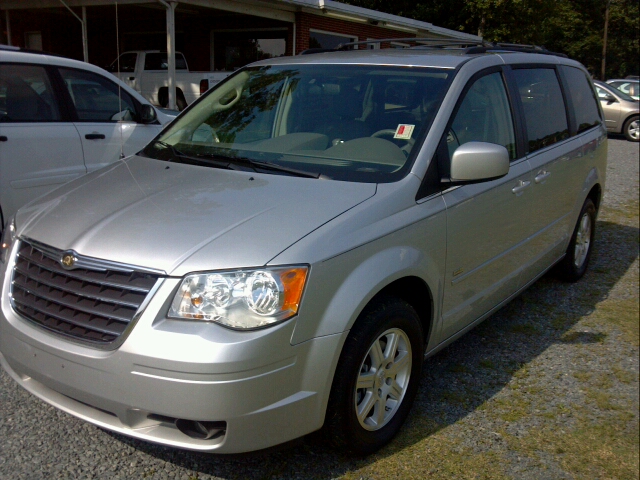Chrysler Town and Country 2008 photo 3