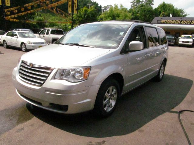 Chrysler Town and Country 2008 photo 2