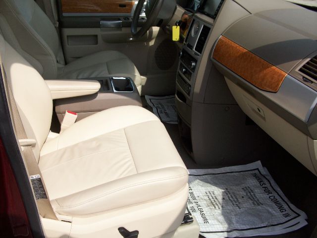 Chrysler Town and Country 2008 photo 1