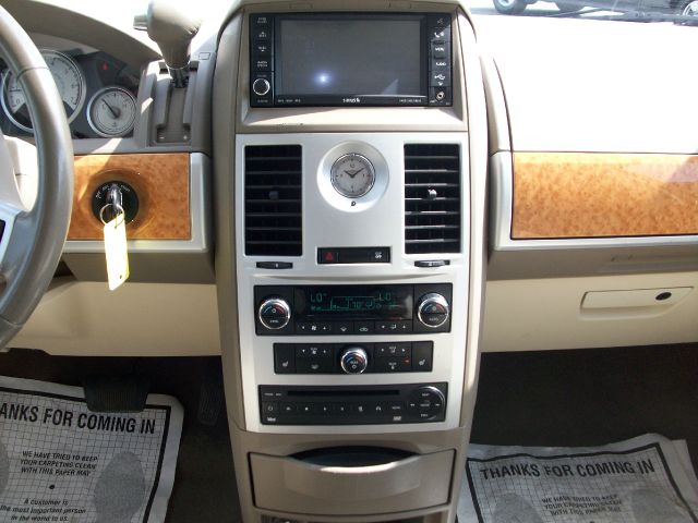 Chrysler Town and Country 2008 photo 17