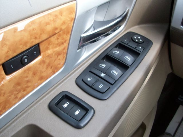 Chrysler Town and Country 2008 photo 27