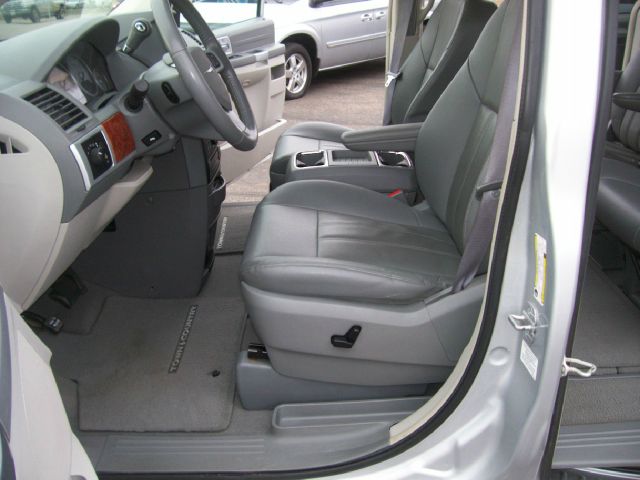 Chrysler Town and Country 3.5 MiniVan