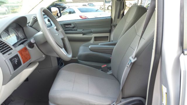 Chrysler Town and Country 2008 photo 2
