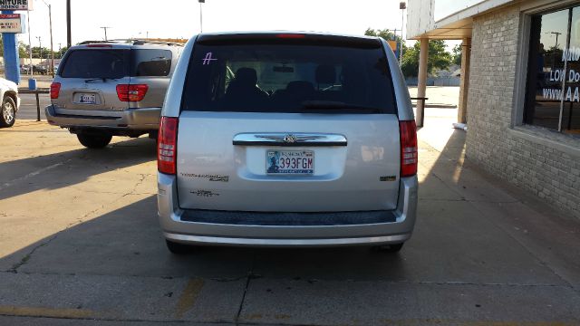 Chrysler Town and Country 2008 photo 3