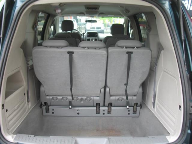 Chrysler Town and Country 2009 photo 1