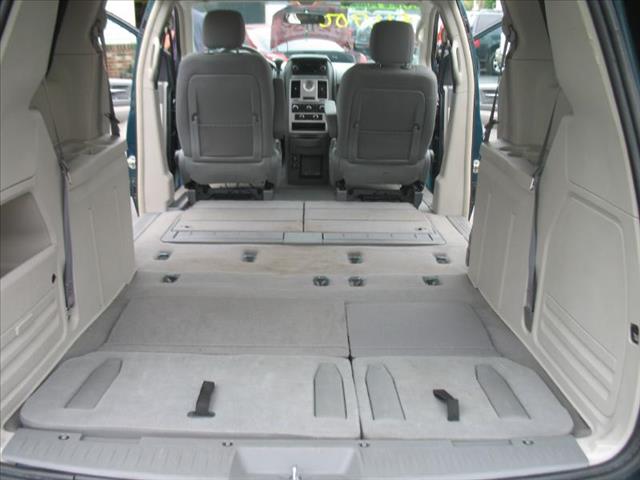 Chrysler Town and Country 2009 photo 11