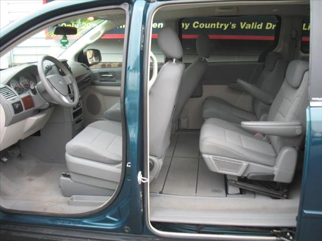 Chrysler Town and Country 2009 photo 16