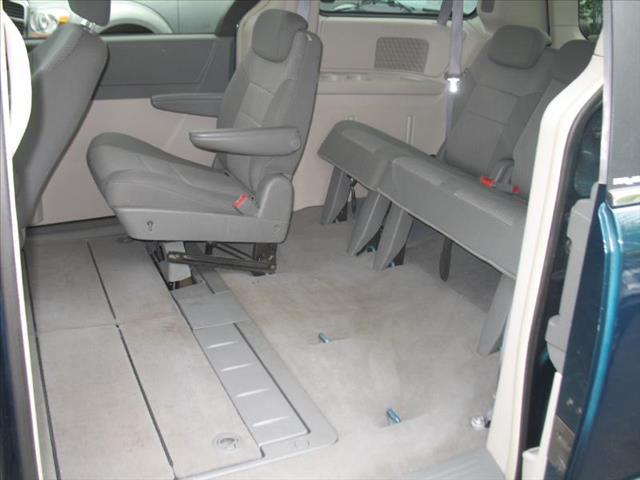 Chrysler Town and Country 2009 photo 4