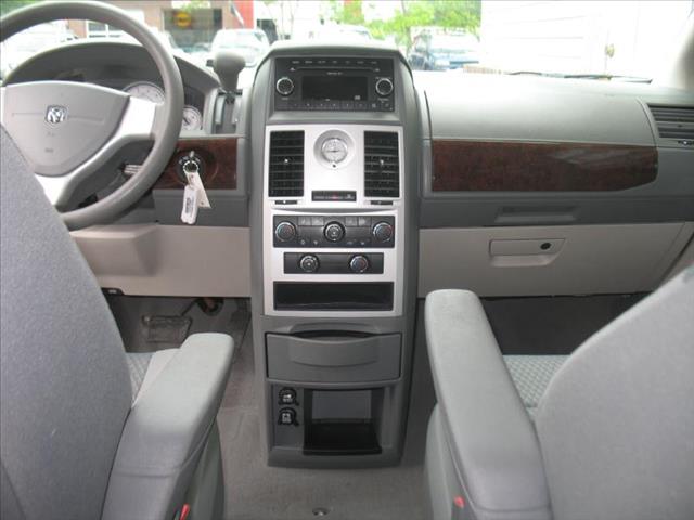 Chrysler Town and Country 2009 photo 5