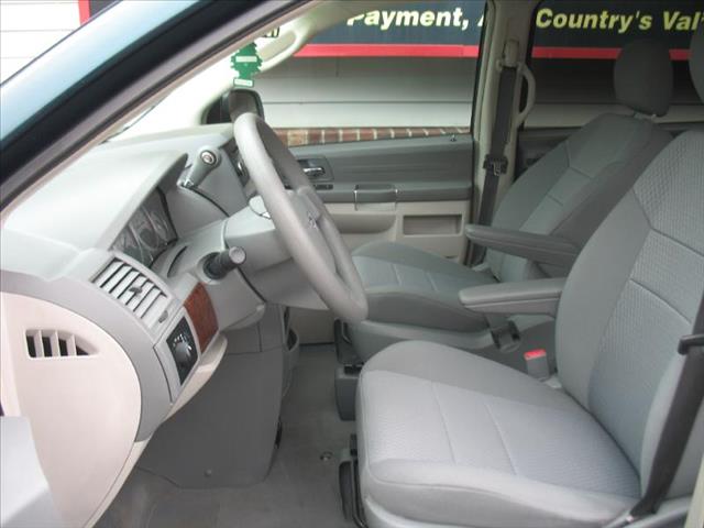 Chrysler Town and Country 2009 photo 7