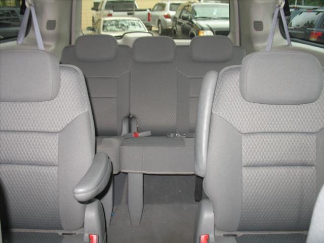 Chrysler Town and Country 2009 photo 9