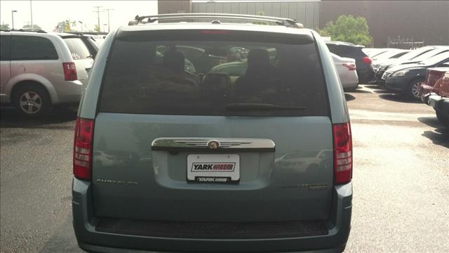 Chrysler Town and Country 2009 photo 5