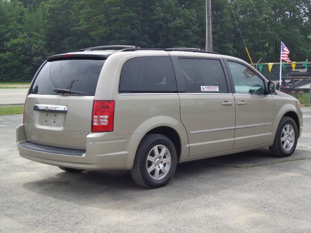 Chrysler Town and Country 2009 photo 1
