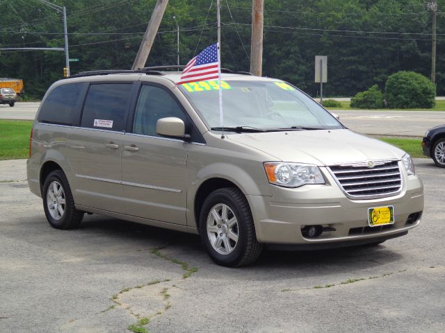 Chrysler Town and Country 2009 photo 2