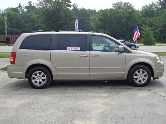 Chrysler Town and Country 2009 photo 3