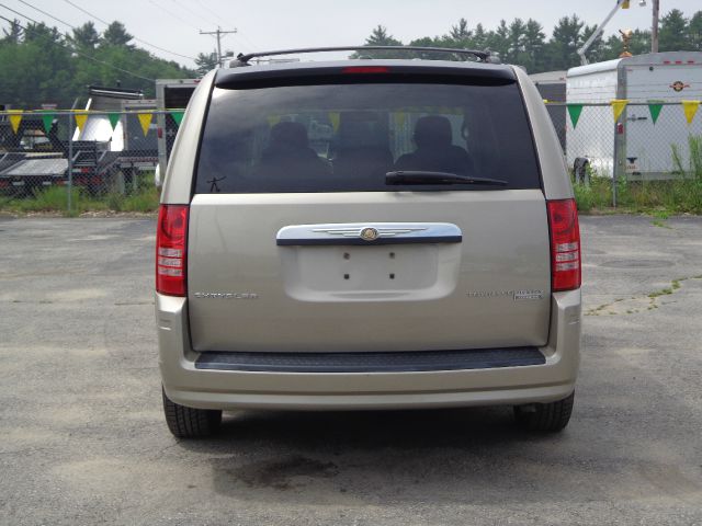 Chrysler Town and Country 2009 photo 4