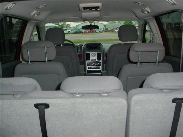 Chrysler Town and Country 2009 photo 5