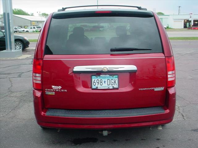 Chrysler Town and Country 2009 photo 9