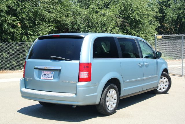 Chrysler Town and Country 2009 photo 1
