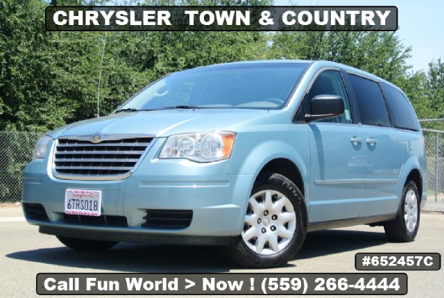 Chrysler Town and Country 2009 photo 2