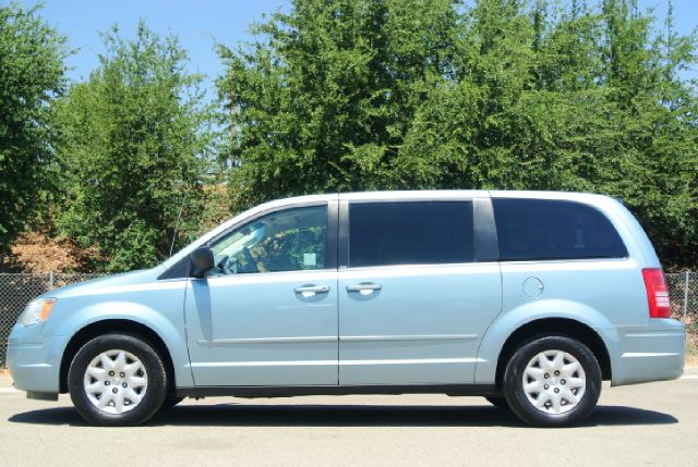 Chrysler Town and Country 2009 photo 3