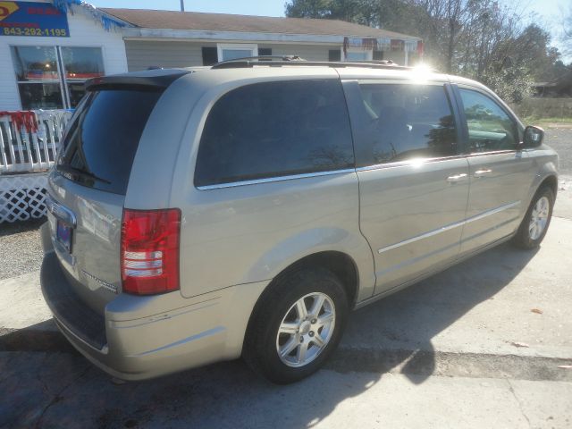 Chrysler Town and Country 2009 photo 1
