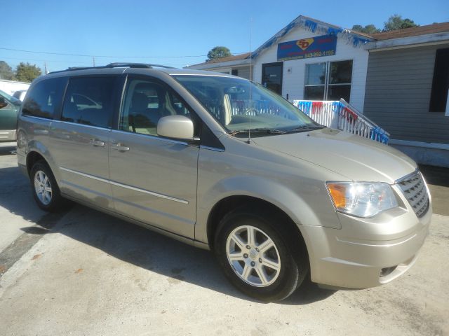 Chrysler Town and Country 2009 photo 2