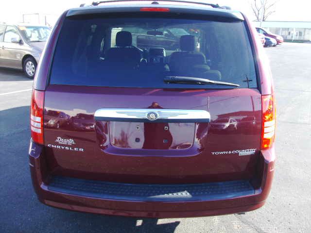 Chrysler Town and Country 2009 photo 1