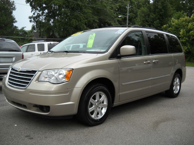Chrysler Town and Country 2009 photo 3