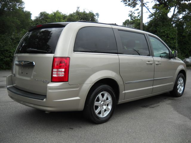 Chrysler Town and Country 2009 photo 4