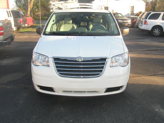 Chrysler Town and Country 2009 photo 2